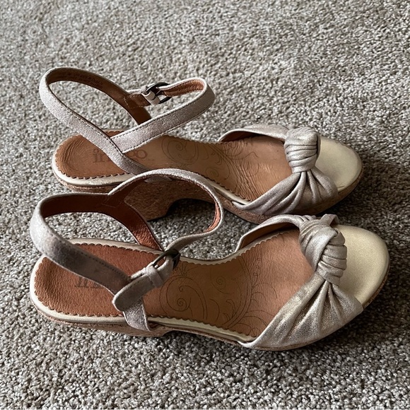 Clark’s Indigo Gold Metallic Knot Open Toe Cork Wedge Sandals - Picture 4 of 16